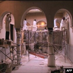 Muzey xonalarini turli musulmon davlatlaridan chaqirilgan ustalar qurdi