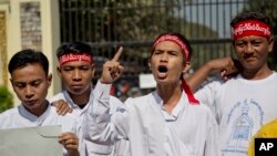 FILE - Protestors demand the release of all remaining political prisoners outside Insein Prison in Yangon, Myanmar, Jan. 22, 2016.