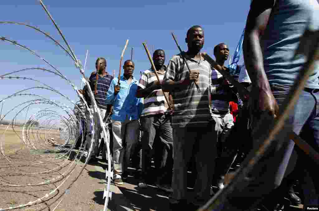 Mine workers take part in a march at Lonmin mine in South Africa, September 10, 2012.