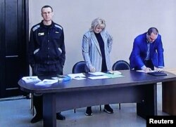 Jailed Russian opposition leader Alexei Navalny attends a court hearing in Pokrov