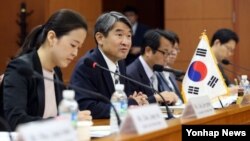 13일 오전 서울 세종로 외교부 청사에서 열린 한국-페루 고위정책협의회에서 조태용 외교부 차관(왼쪽 2번째)이 인사말을 하고 있다.