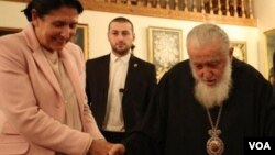 სალომე ზურაბიშვილი მილოცვებს იღებს