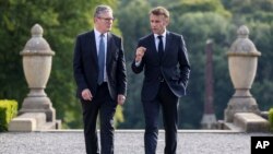 FILE - Britain's Prime Minister Keir Starmer, left, walks with France's President Emmanuel Macron during a European Political Community meeting, near Oxford, England, July 18, 2024.