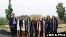 น.ส.มาญา่แคลร์ อาภรณ์สุวรรณ ศิษย์เก่ามหาวิทยาลัยอลิซาเบธ ทาวน์ (Elizabethtown College)รัฐเพนซืลเวเนีย