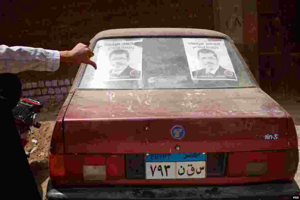 Not everyone is a Morsi supporter. (Y. Weeks/VOA)