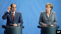 German Chancellor Angela Merkel, right, and the President of Egypt Abdel Fattah el-Sissi address the media during a joint press conference as part of a meeting at the chancellery in Berlin, Germany, June 3, 2015. 