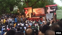 Thousands of citizens gathered in central Delhi to protest attacks by mobs and cow vigilante groups on Muslims and lower caste Hindus, June 28, 2017. (A. Pasricha/VOA)