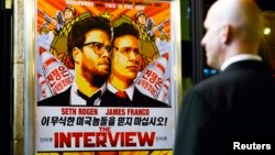 A security guard stands at the entrance of United Artists theater during the premiere of the film "The Interview" in Los Angeles, California, December 11, 2014. 