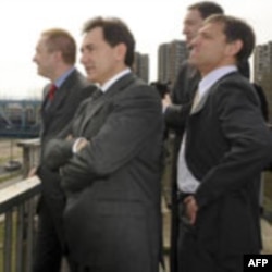 Pajtić, Djelić i Dežer na lokaciji izgradnje novog mosta u Novom Sadu, 22. mart, 2010.