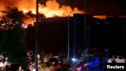 Penjarahan dan pembakaran di Port Moresby, Papua Nugini, 10 Januari 2024. Polisi Papua Nugini mengatakan, 53 orang telah tewas dalam kekerasan antarsuku di dataran tinggi negara itu. (Foto: Ilustrasi via Reuters)
​