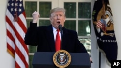 特朗普总统在白宫玫瑰园讲话。（2019年1月25日）