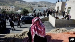 遇害飞行员卡萨斯贝的一位亲戚参加卡萨斯贝部落的哀悼聚会。（2015年2月4日）