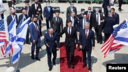 Delegasi tingkat tinggi Amerika dan Israel saat bersiap terbang ke Abu Dhabi, Uni Emirat Arab hari Senin (31/8).