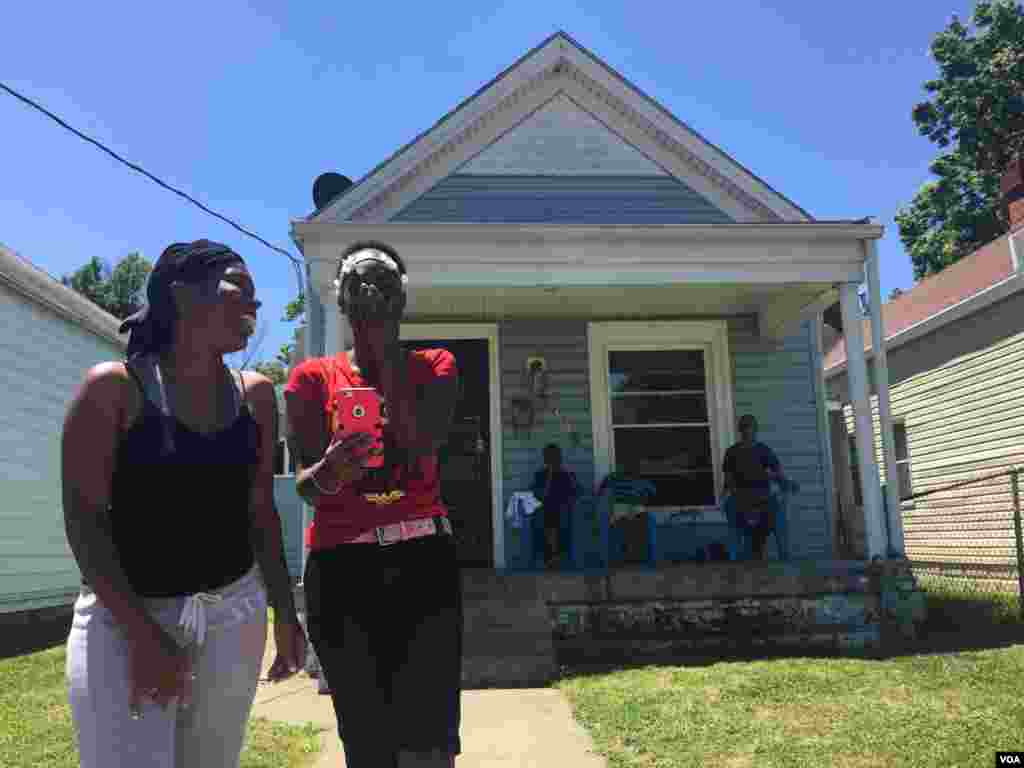 Tania and Keynithia live one block from Ali’s childhood home, in the West End, Louisville. (R. Taylor/VOA)