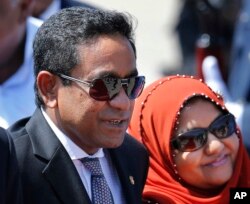 FILE - Maldives President Abdulla Yameen, accompanied by his wife Fathimath Ibrahim, arrives in Colombo, Sri Lanka, July 22, 2015.
