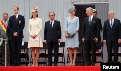Britain's Prince William, his wife Catherine, French President Hollande, Queen Mathilde of Belgium, King Philippe of Belgium and German President Joachim Gauck attend a ceremony commemorating the 100th anniversary of the outbreak of WWI in Liege, Aug. 4, 2014.