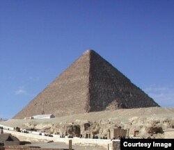 Tourists visiting one of the three main pyramids at the Giza necropolis outside Cairo. (D. Bekheet/VOA)
