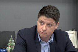 Gradski pravobranilac Sanjin Smajlović kaže da je najvažnije da je objekat u granicama građevinske parcele sa uređenim vlasništvom i da mu se “ne dopada negativna percepcija novinara” spram gradnje objekta.