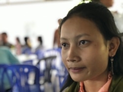 យុវតី ​ធី ថន​ សិស្ស​ថ្នាក់​ទី​១២​ នៃ​វិទ្យាល័យ​មេសាង បាន​ផ្តល់​បទ​សម្ភាសន៍​ដល់ VOA នៅ​ក្នុង​ទស្សនកិច្ច​សិក្សា​នៅ​សាលាក្តី​ខ្មែរ​ក្រហម​នៅ​ជាយ​ក្រុង​ភ្នំពេញ​ ថ្ងៃទី​២៩ ខែ​វិច្ឆិកា​ ឆ្នាំ​២០១៩។ (ហ៊ុល រស្មី/VOA)