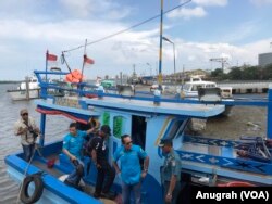 KM Karibia yang digunakan para tersangka untuk mengangkut narkotika asal Malaysia, Selasa (15/1). (Foto: VOA/Anugrah)