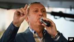 رجب طیب اردوغان گفته است که حکومت اش را از وجود آنچه وی "ویروس" می خواند، پاکسازی خواهد کرد. 