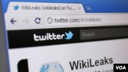 Halaman Twitter Wikileaks tampak pada layar komputer di SIngapura, 9 Januari 2011 yang lalu (foto:dok).