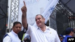 Guatemalan candidate for the Vamos party Alejandro Giammattei gestures to supporters at a campaign rally in Guatemala City, Aug. 4, 2019. Giammattei will face National Union of Hope candidate Sandra Torres.