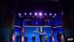 조 바이든 미국 대통령 당선인이 지난달 24일 델라웨어주 윌밍턴 대통령직 인수위 본부에서 차기 국가안보팀 지명자들을 소개하고 있다.