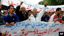 Сепак, 60 отсто од арапската младина која беше анкетирана, рекоа дека САД ќе бидат поважен сојузник на регионот од Кина во следните пет години (Фото: Од протестите на невработени демонстранти во Тунис, 22 јануари 2016 година)