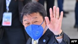 Menlu Jepang Toshimitsu Motegi di Matera, 29 Juni 2021. (Alberto PIZZOLI / AFP)