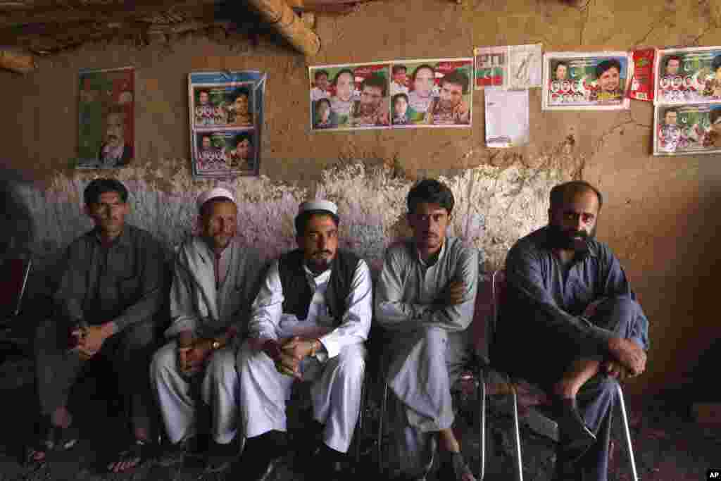 Supporters of Tehreek-e-Insaf, headed by Pakistan's cricket star-turned-politician Imran Khan, sit in a make-shift election office in the Jalozai camp in Peshawar, Pakistan, May 8, 2013. 