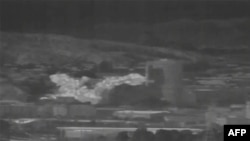 16일 북한이 남북공동연락사무소를 폭파한 뒤 화염이 일어나고 있는 모습이 한국군 열화상감시장비에 포착됐다.