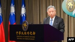 톈중광 타이완 외교부 정무차장(차관)이 15일 기자회견을 하고 있다.