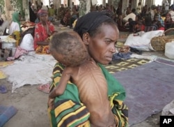 Une mère du sud de la Somalie et son enfant victime de la famine