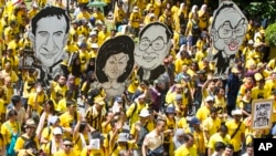 រូប​ឯកសារ៖​សកម្មជន​របស់​សម្ព័ន្ធ​ដើម្បី​ភាព​ស្អាត​ស្អំ​និង​ការបោះឆ្នោត​ដោយ​យុត្តិធម៌​ ហៅ​កាត់​ចលនា​ Bersih ធ្វើ​ការ​ដើរ​ក្បួន​ជា​សាធារណៈ​នៅ​ក្នុង​ទីក្រុង​គូឡាឡាំពួ​ កាល​ពី​ថ្ងៃ​ទី​១៩​ ខែ​វិច្ឆិកា​ ឆ្នាំ​២០១៦។