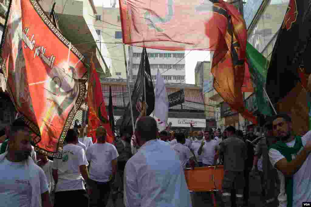 Flags and banners make up an important part of Ashura processions. (J. Owens/VOA)