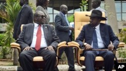 Riek Machar (L) na Rais Salva Kiir wa Sudan Kusini