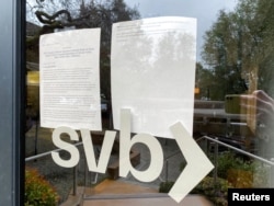 Pintu Bank Silicon Valley tampak tertutup, Menlo Park, California, 10 Maret 2023. (Foto: Jeffrey Dastin/Reuters)