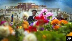 Prime Minister of the Tibetan government-in-exile, Lobsang Sangay, left, in Dharmsala, India, Sept. 25, 2012.