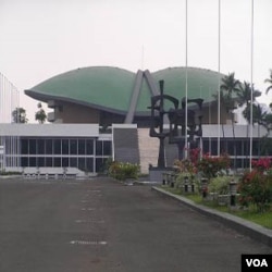 Seorang tokoh LSM menilai DPR sebagai lembaga negara yang paling boros.