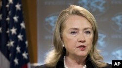 Menteri Luar Negeri AS Hillary Clinton memberikan keterangan pers saat peluncuran laporan tahunan soal HAM oleh Deplu AS hari Kamis (24/5).