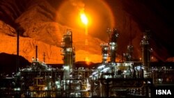 تاسیسات یک میدان گازی در ایران - آرشیو