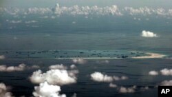 Foto udara menunjukkan kegiatan konstruksi China di kepulauan Spratly di Laut China Selatan yang disengketakan (foto: dok).