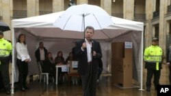  Juan Manuel Santos après avoir voté hier à Bogota, Colombie, le 2 octobre 2016. 