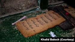 د موزیم مسوول ویلي چې د قرآن کریم ۱۲۰ نسخې غلا شوې چې ځینې یې ۹۰۰ کاله او ځینې ۱۰۰ کاله زړې دي. د نوموړي په وینا دا ټولې نسخې په تېرو ۳۰ کلونو کې راټولې شوې وې. 