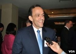 Ambassador William Todd, US Ambassador to Cambodia, talks to VOA Khmer at the 30th anniversary of the US-Asean Business Council gala in Washington, DC, October 2, 2014. (VOA Khmer)