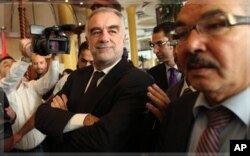 លោក ល្វីស ម៉ូរេណូ អូកាំប៉ូ (Luis Moreno-Ocampo) អគ្គ​រដ្ឋអាជ្ញារបស់​តុលាការ​ឧក្រិដ្ឋកម្ម​អន្តរជាតិ