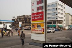 Sebuah SPBU Shell di Abidjan, Pantai Gading. (Foto: REUTERS/Joe Penney)
