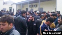 İlahiyyatçı Tale Bağırzadənin məhkəməsi zamanı qarşıdurma