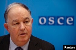 Ertugrul Apakan, Chief Monitor of the OSCE Special Monitoring Mission to Ukraine, addresses a news conference at OSCE's headquarters in Vienna, Feb. 5, 2015.